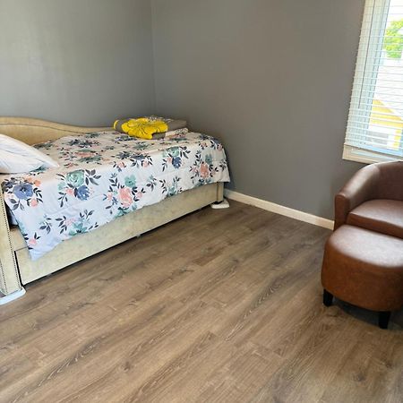 12 Ashworth Ave Suites Hampton Extérieur photo