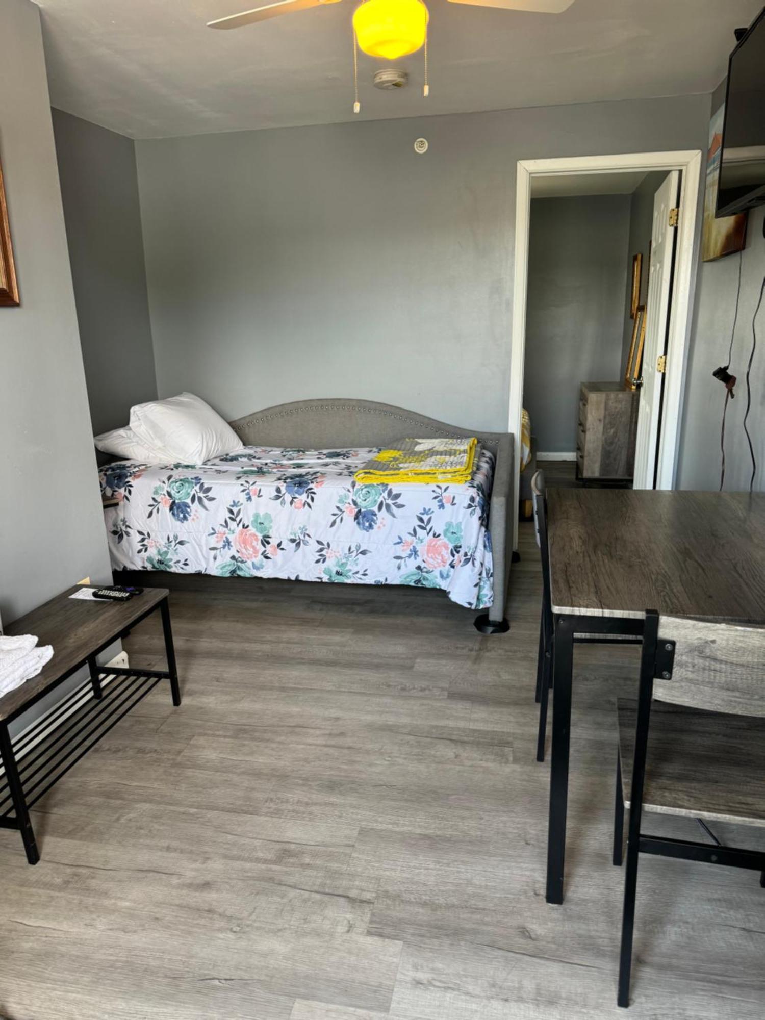 12 Ashworth Ave Suites Hampton Extérieur photo