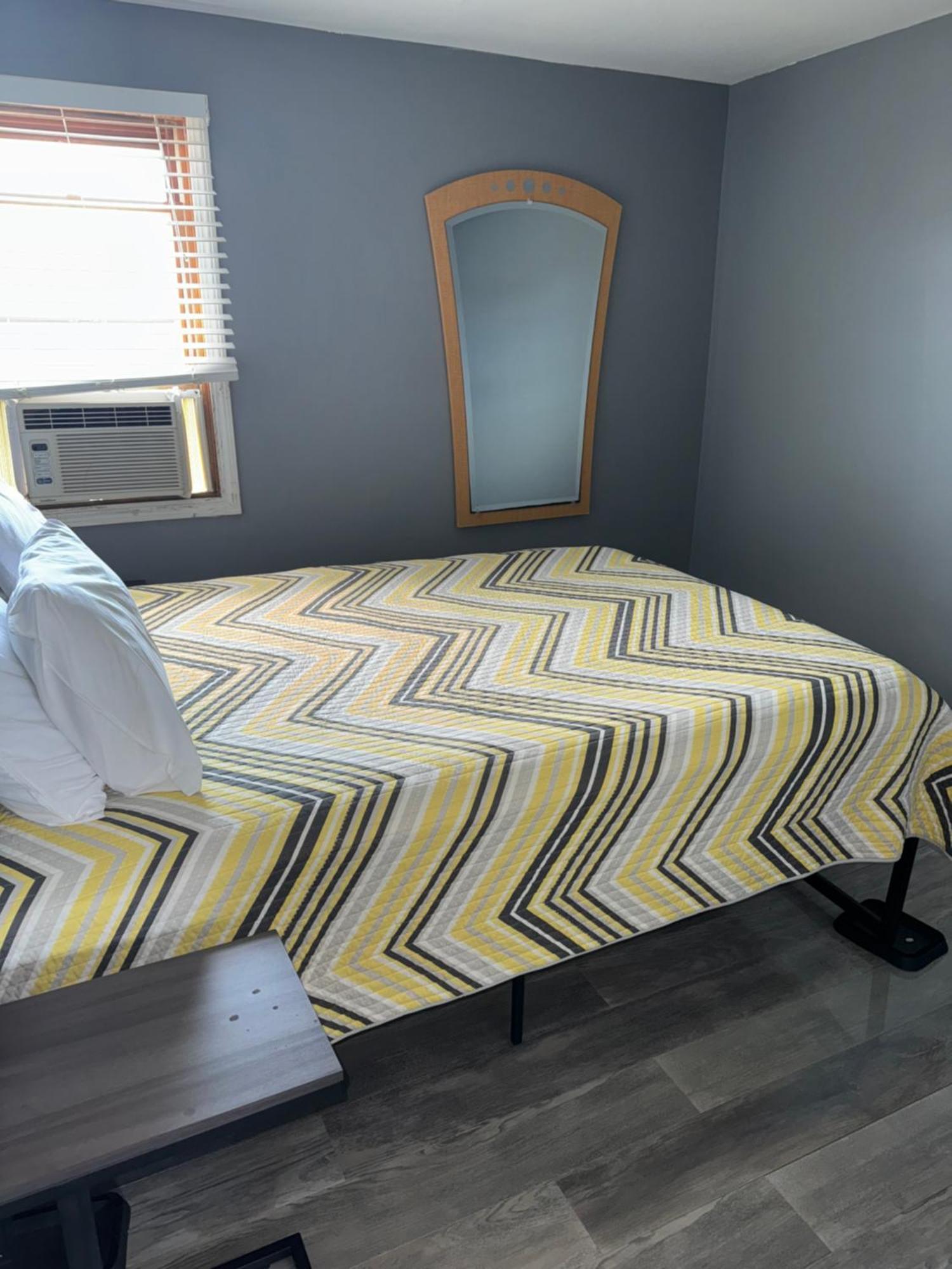 12 Ashworth Ave Suites Hampton Extérieur photo